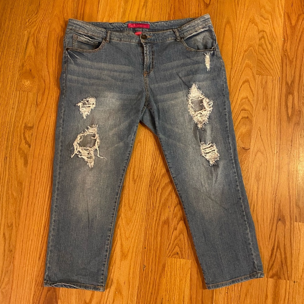 Pure Energy Distressed Capris size 20